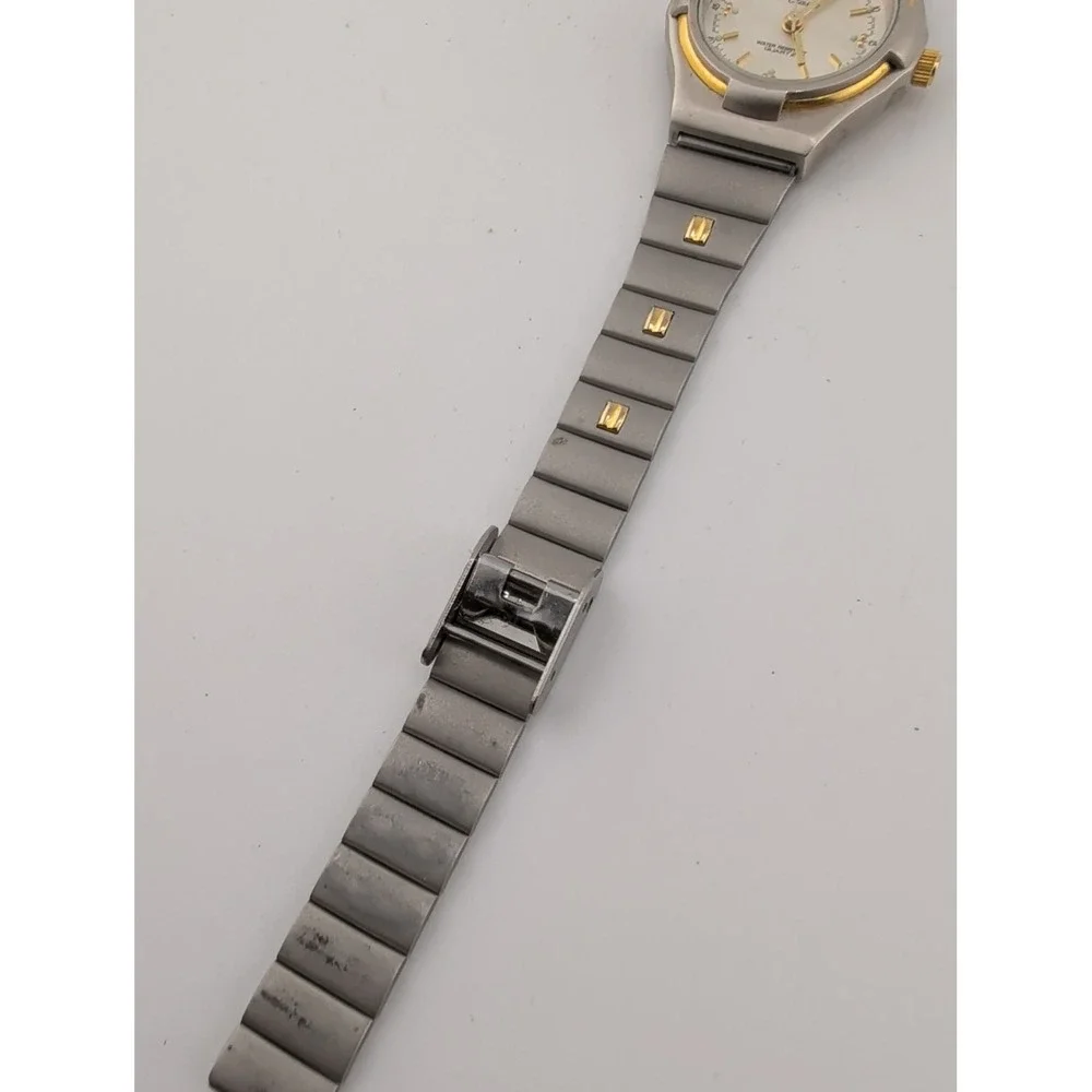 Qo Women's Classic Watch 25mm Case Two Tone Adjustable Band- New Battery
